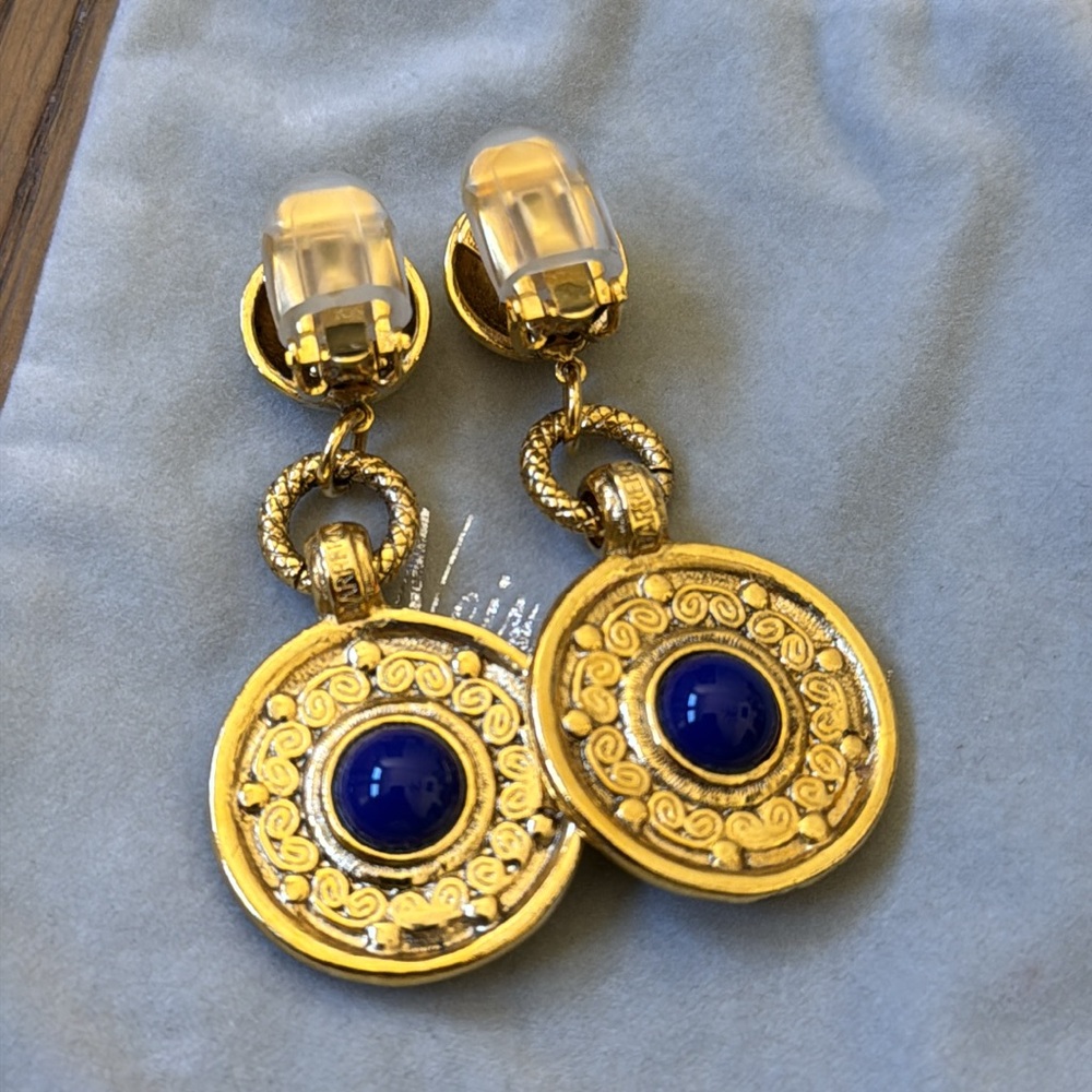 JOSE & MARIA BARRERA Signed Gold Clip-on Earrings - Picture 5 of 9